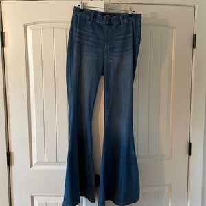 Judy Blue size 11 stretchy waist bellbottom jeans.